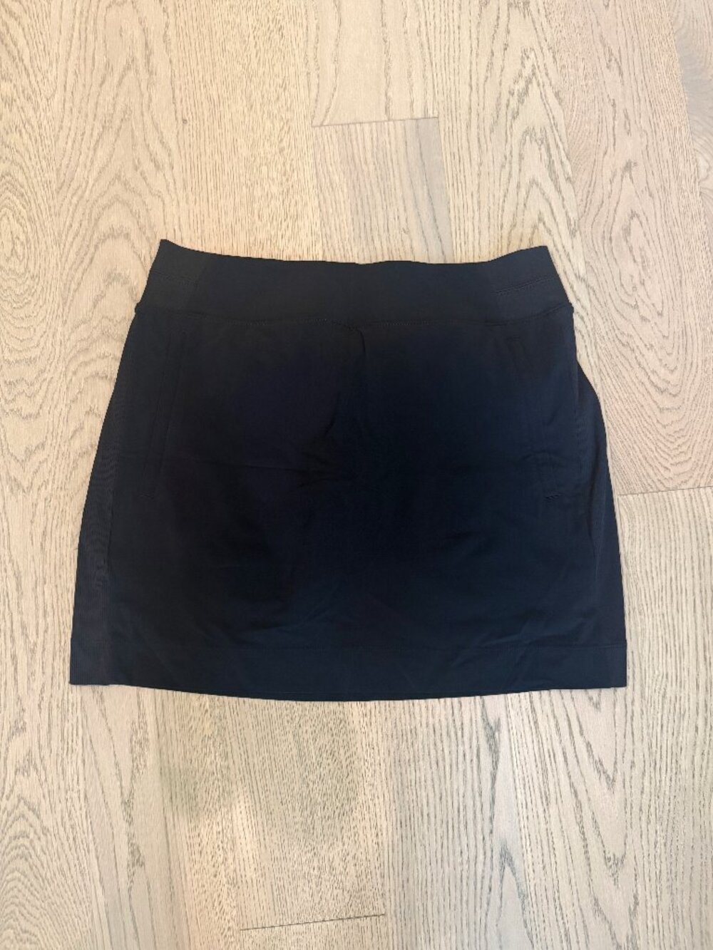 Athleta Brooklyn Mid Rise 16" Skort | Size 8 | Black | VGUC |